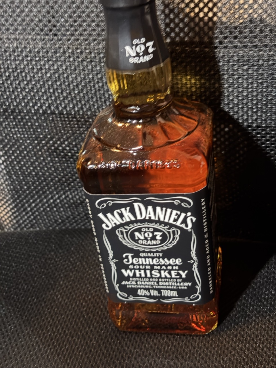 Tennessee Sour Mash Whiskey表記を確認したジャックダニエルの正面ラベル